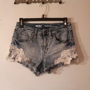 MOSSINO LACED SHORTS